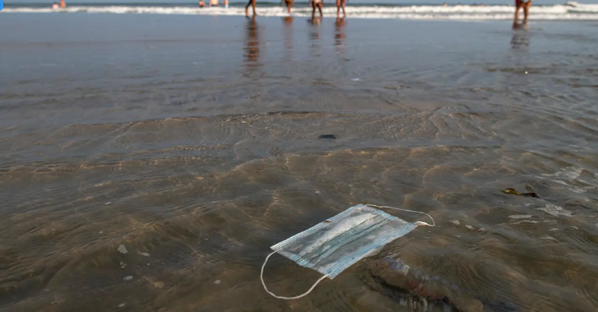 Πάνω από 1,5 δισεκατομμύρια μάσκες μιας χρήσης έχουν καταλήξει στους ωκεανούς το 2020